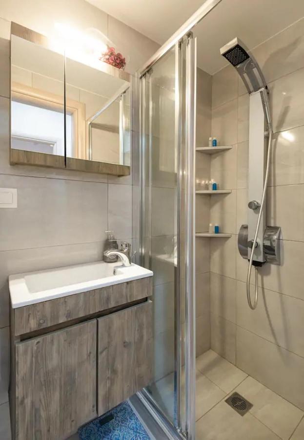 Downtown City Apartment Salonicco Esterno foto