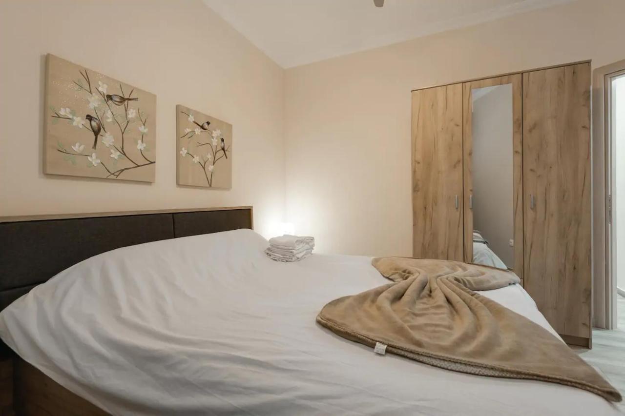 Downtown City Apartment Salonicco Esterno foto